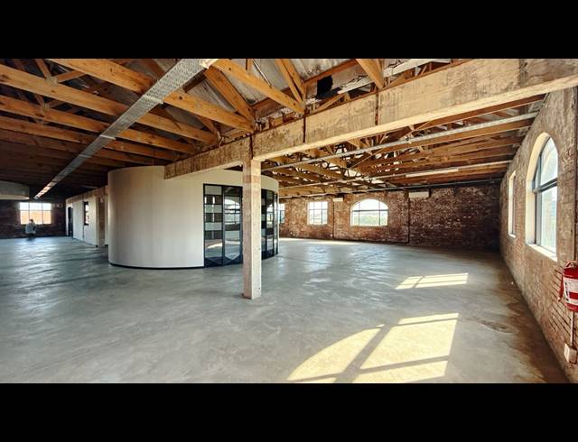 754M² OFFICE TO LET IN POINT WATERFRONT
